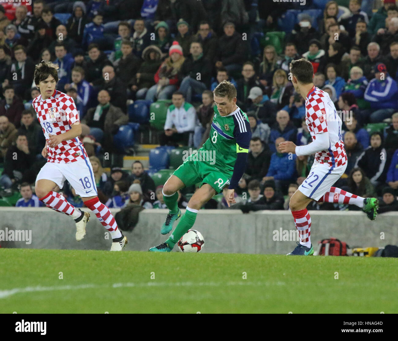 Belfast, Irlanda del Nord. Il 15 novembre 2016. International Football Friendly - Irlanda del Nord 0 Croazia 3. In Irlanda del Nord la Steven Davis (8). Foto Stock