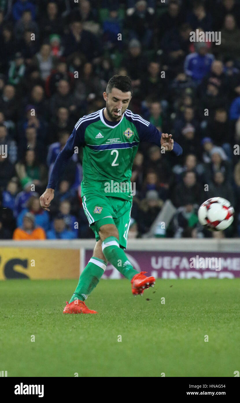 Belfast, Irlanda del Nord. Il 15 novembre 2016. International Football Friendly - Irlanda del Nord 0 Croazia 3. In Irlanda del Nord la Conor McLaughlin (2). Foto Stock