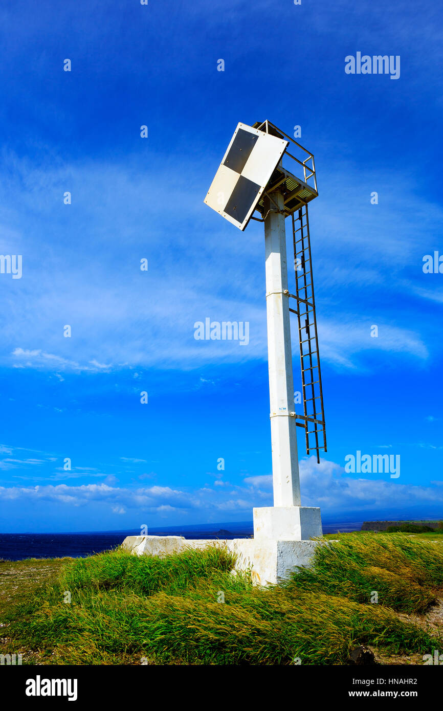 Il South Point faro storico si eleva alto sul punto sud, Big Island, Hawaii, il 27 dicembre 2016. Foto Stock