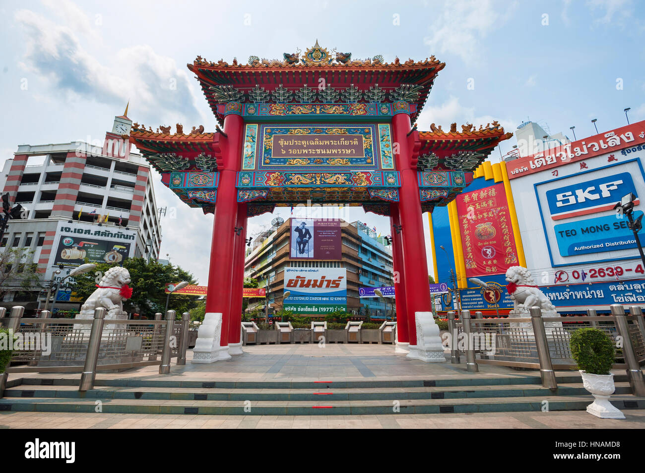 Arco cinese a l'odeon cerchio nella Chinatown di Bangkok, Tailandia Foto Stock
