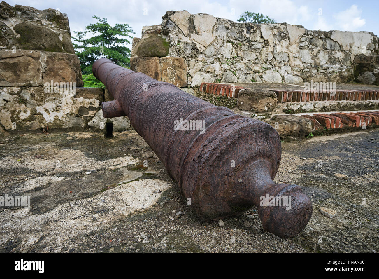 Difesa canonici di ferro utilizzati contro i pirati in Fort Jeronimo Portobelo Panama Foto Stock