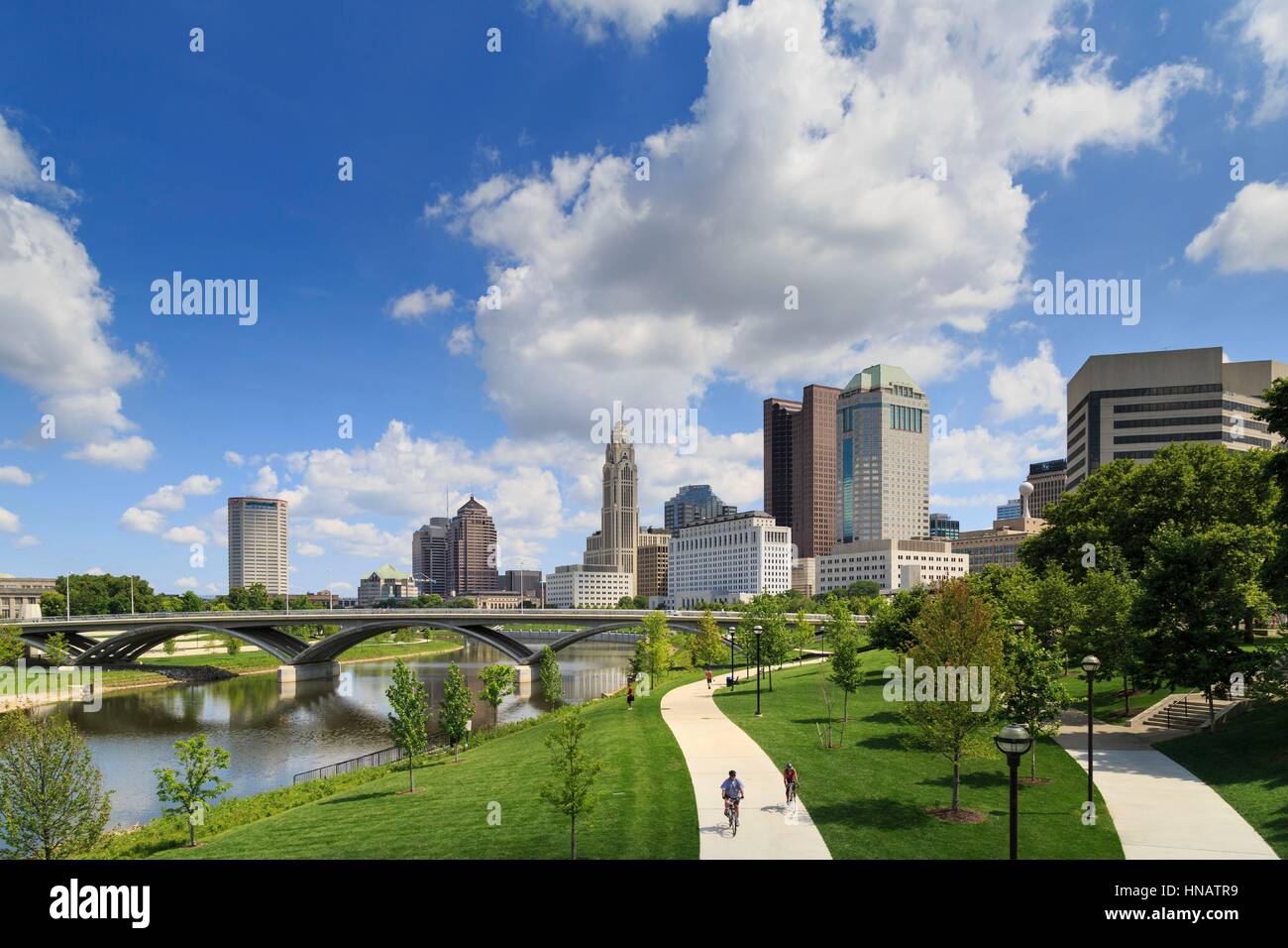 Miglio Scioto Park e sullo skyline, centro di Columbus, Ohio, Stati Uniti d'America. Foto Stock