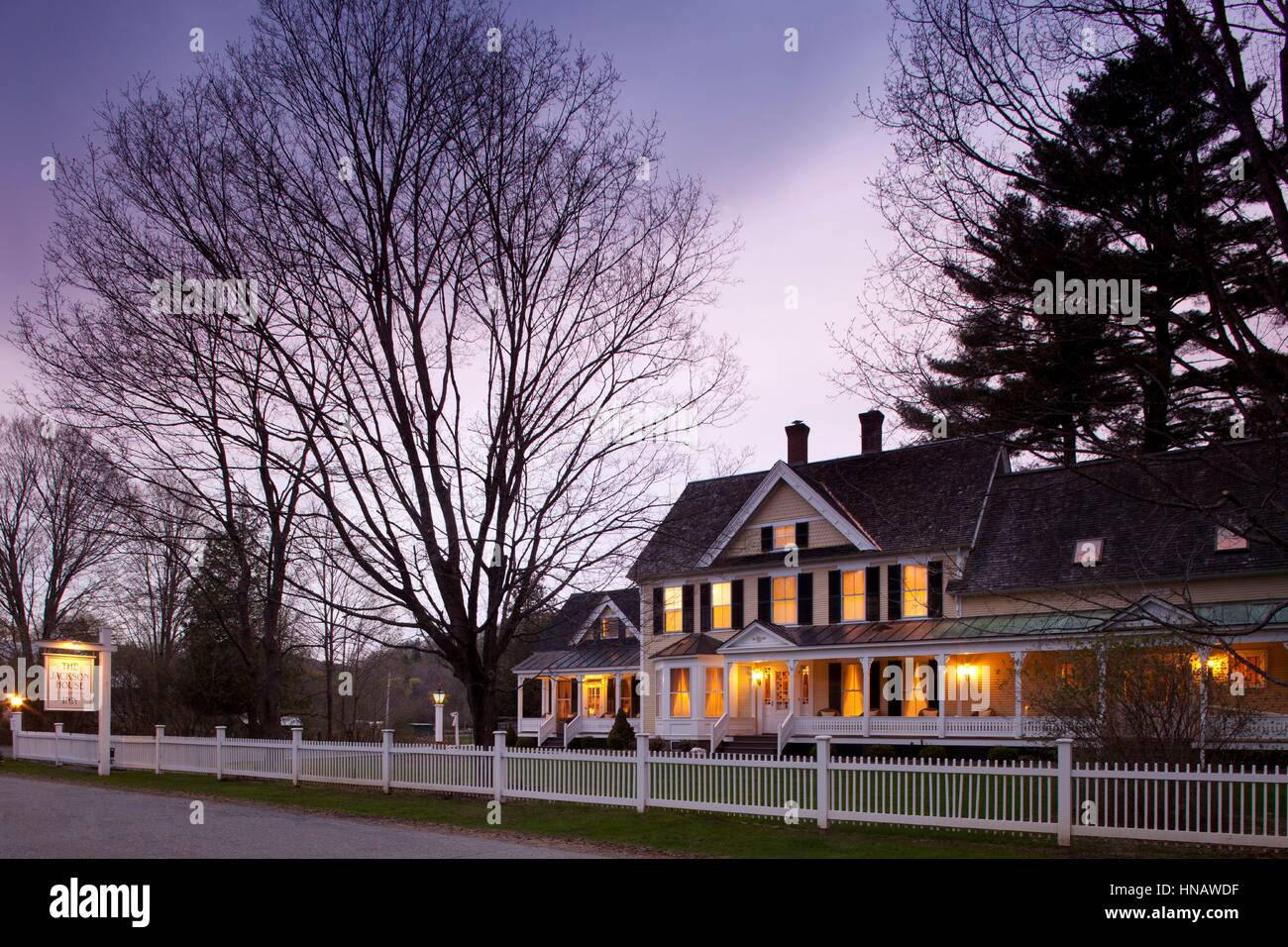 Twilight esterno del Vermont B&B, casa Jackson, Woodstock, VT. Foto Stock