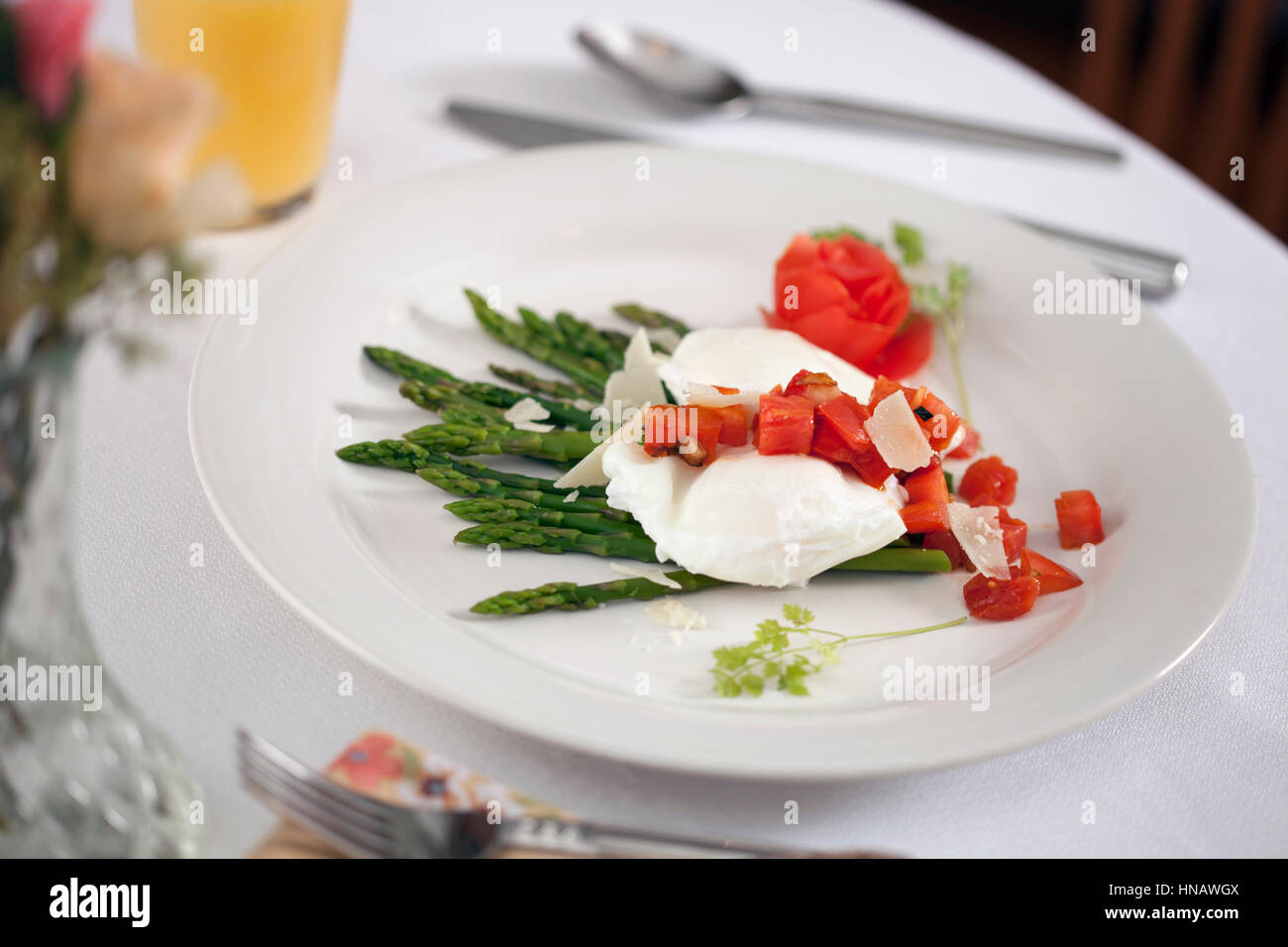 Le uova in camicia con asparagi, Harvest Moon B&B, New Holland, PA. Foto Stock