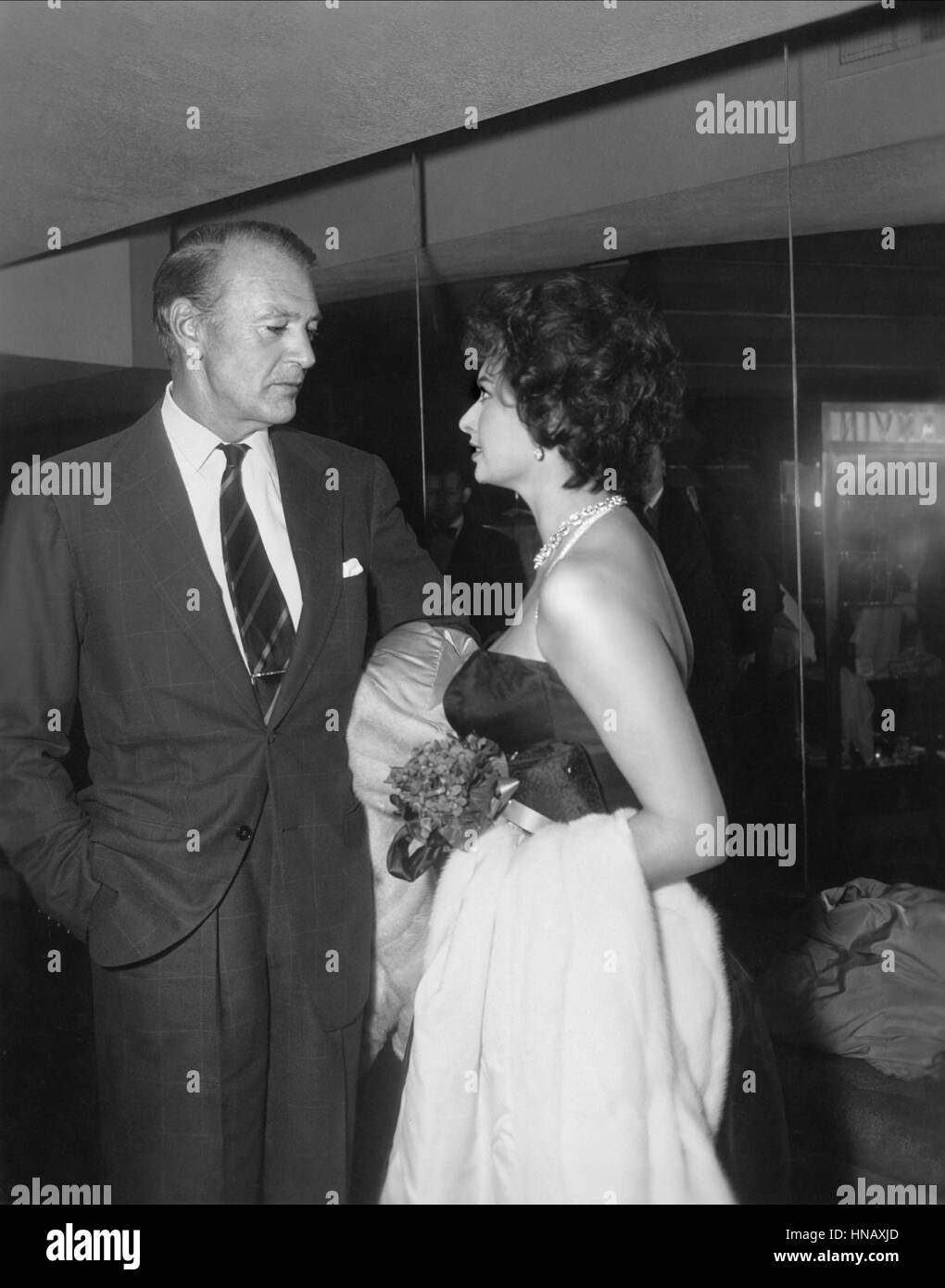 GARY COOPER & SOPHIA LOREN ATTRICE (1958) Foto Stock