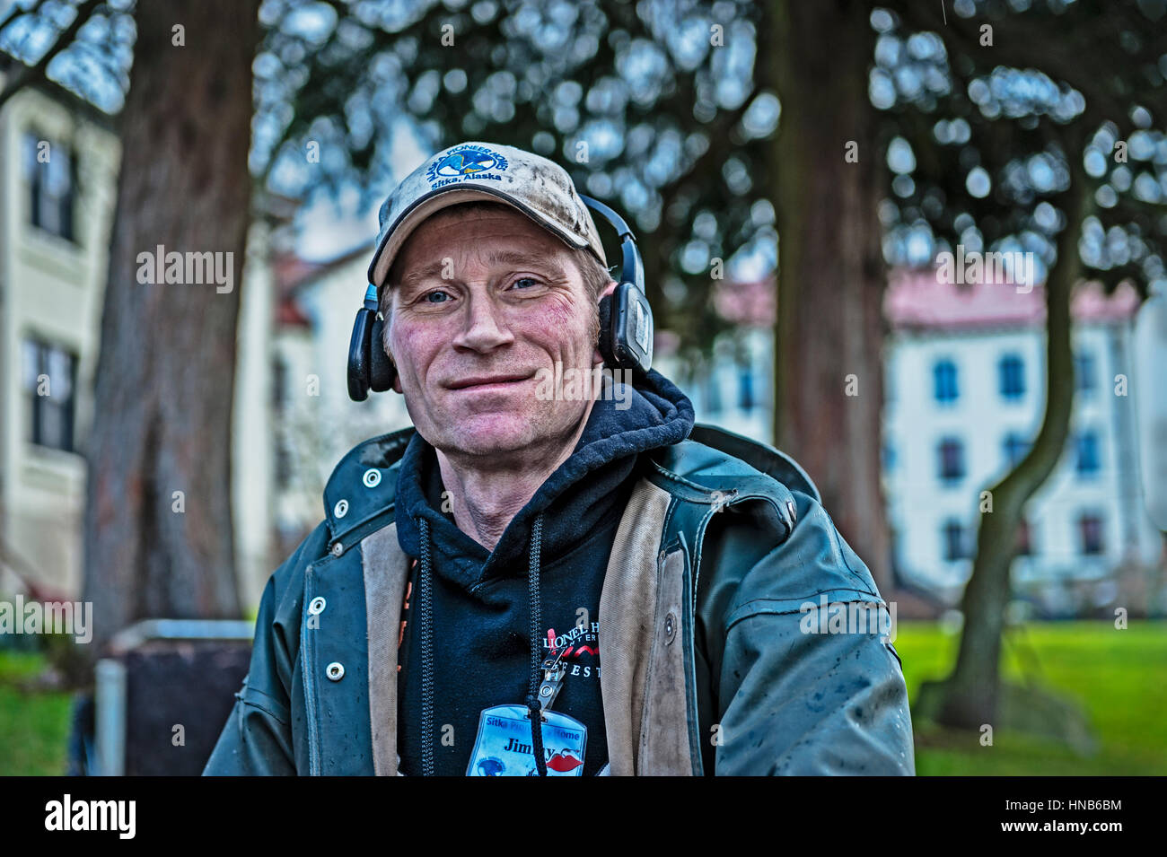 Jimmy il giardiniere al Sitka Pioneer Home in Sitka, Alaska, Stati Uniti d'America. Fotografia di Jeffrey Wickett, NorthLight fotografia. https://northlight.blog/ Foto Stock
