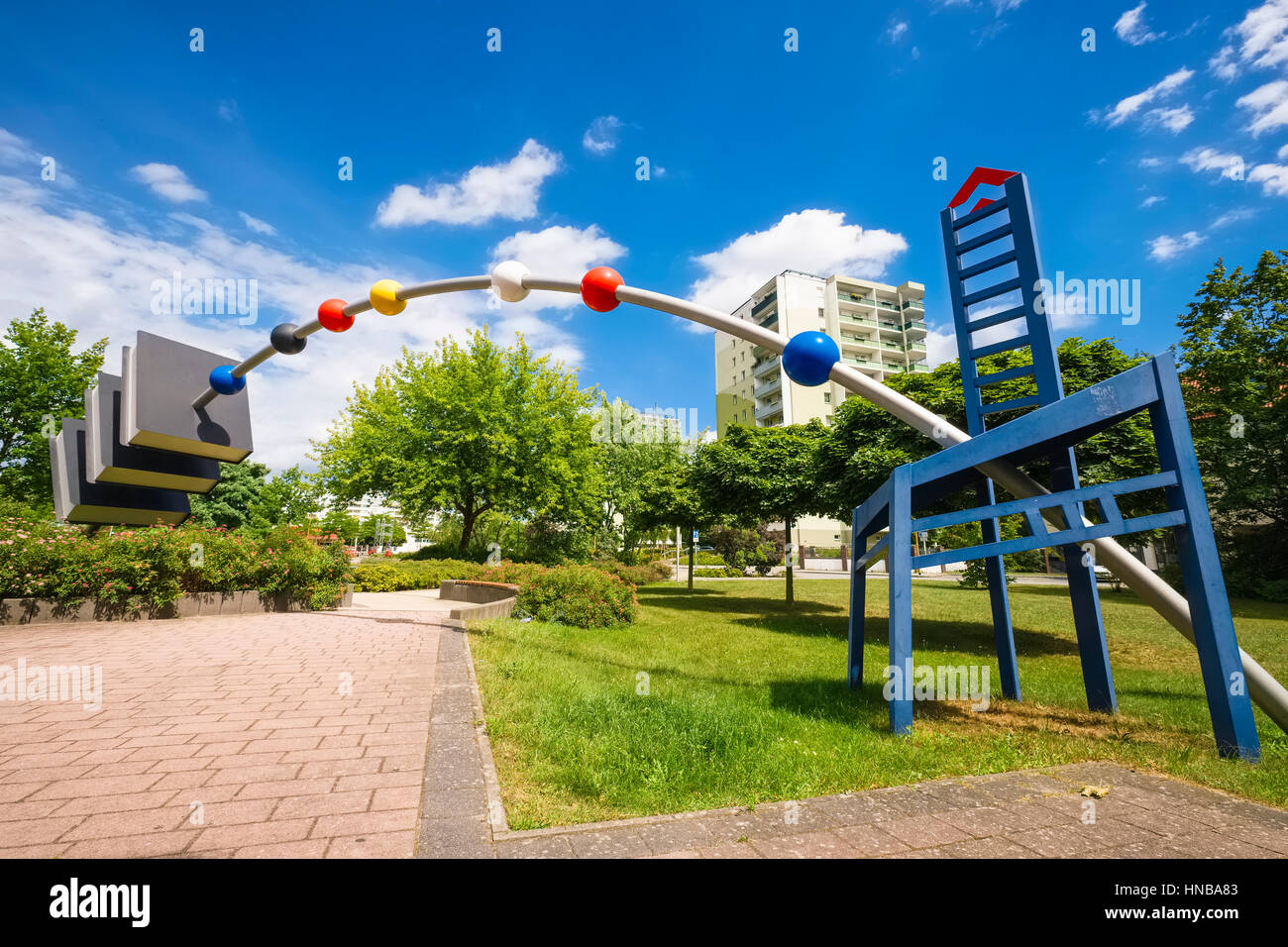 Oggetto d'arte nella parte anteriore del Municipio di Schwedt/Oder, Brandeburgo, Germania Foto Stock