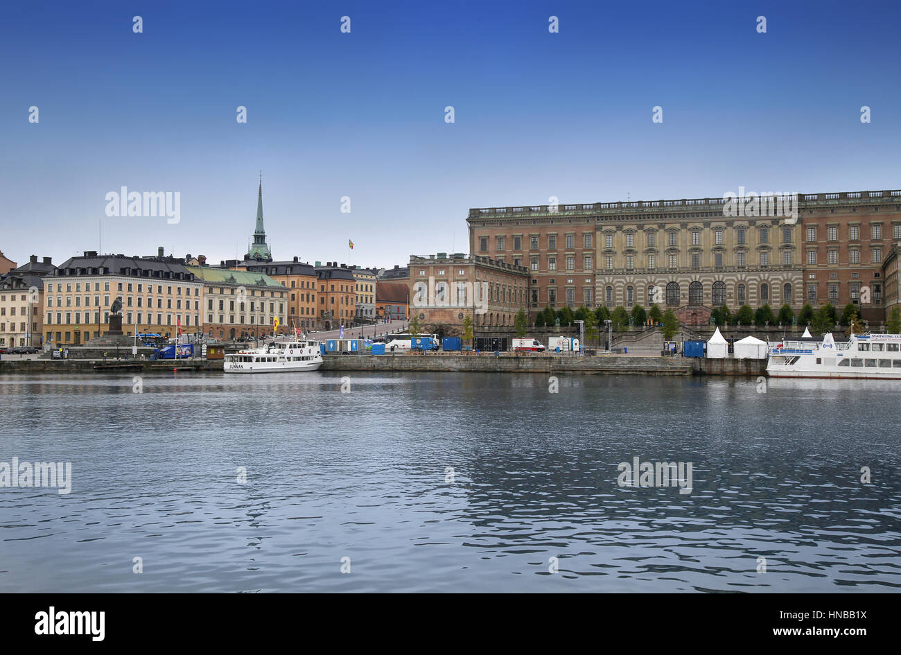 Stoccolma, Svezia - 20 agosto 2016: Vista di Gamla Stan e il Palazzo Reale. Il Palazzo Reale di Stoccolma è grande palazzo reale del monarca svedese in magazzino Foto Stock