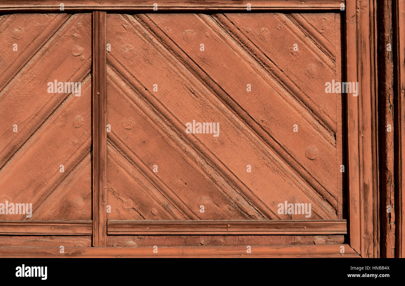 Dettaglio delle vecchie porte in legno verniciato con vernice di olio Foto Stock