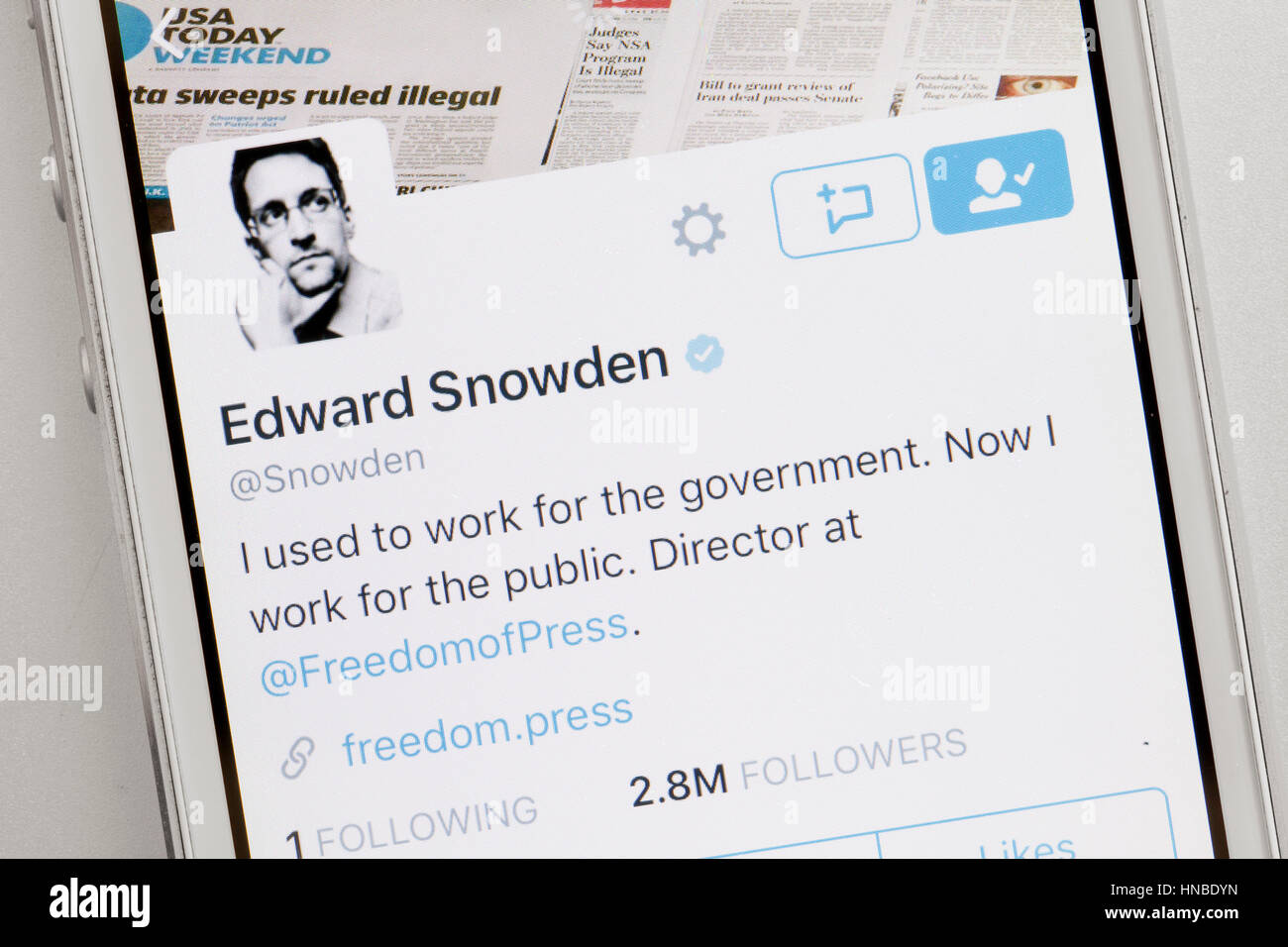 Edward Snowden account Twitter su schermo di cellulare - USA Foto Stock