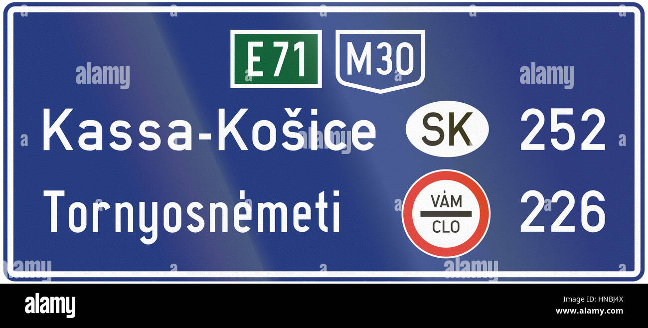 Informatore ungherese cartello stradale - Distanza per destinazioni in  altri paesi. Il VAM - Clo le dogane in slovacco Foto stock - Alamy