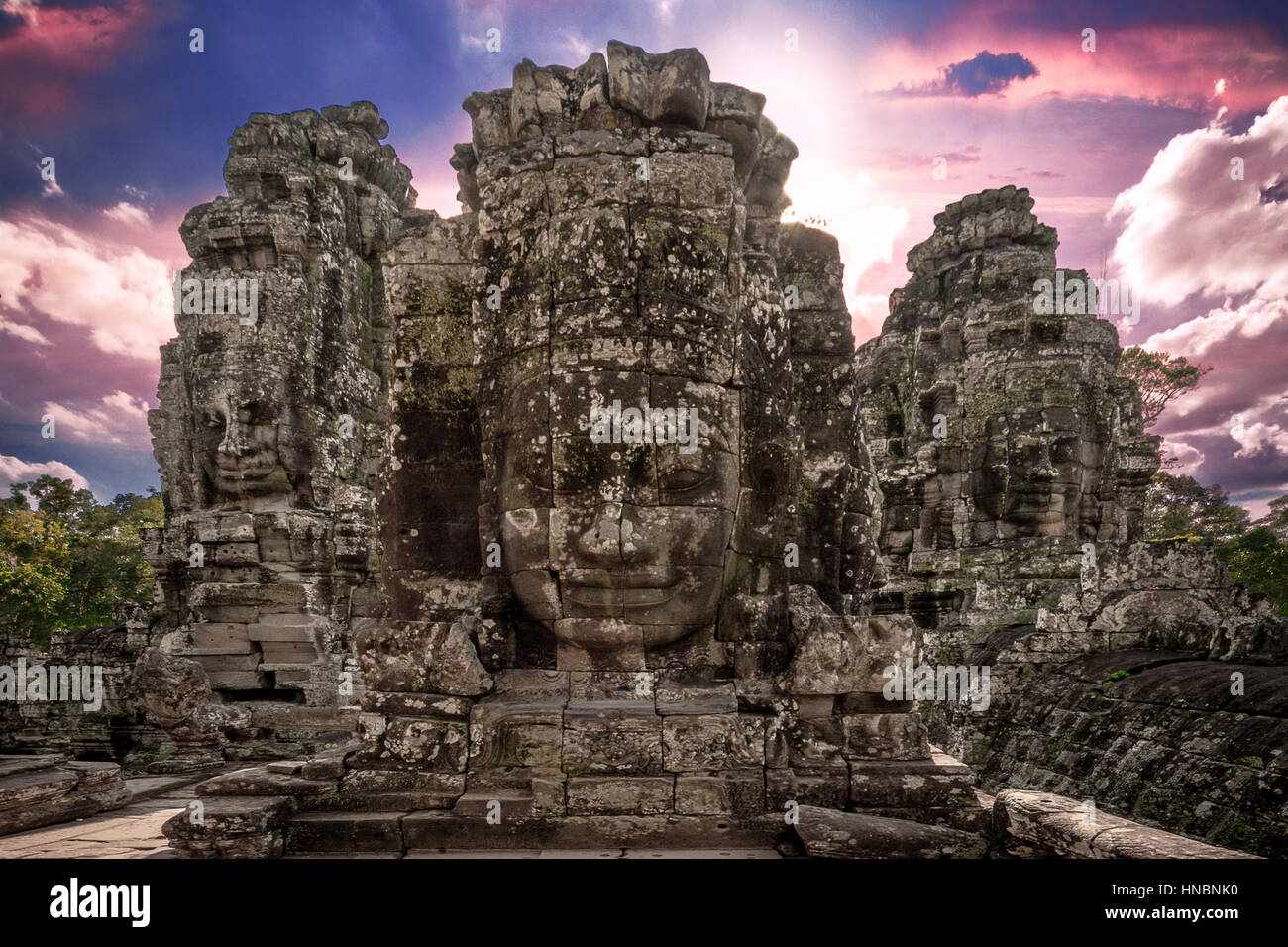 Facce di pietra del tempio Bayon, Angkor Thom, Siem Reap, Cambogia Foto Stock