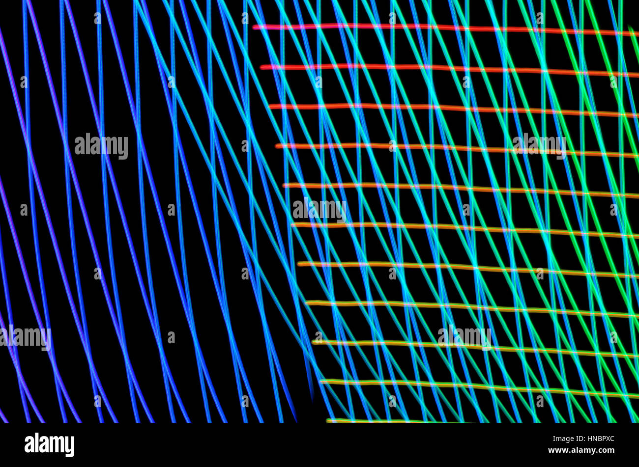 La pittura di luce. Abstract, futuristico, colorato con esposizione lunga, sfondo nero-8. Foto Stock