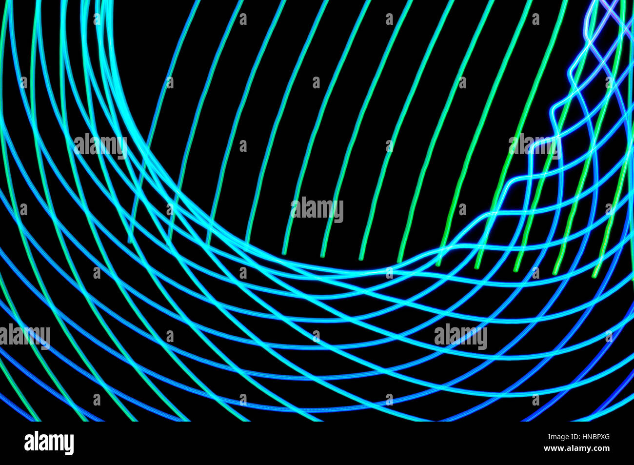 La pittura di luce. Abstract, futuristico, colorato con esposizione lunga, sfondo nero-9. Foto Stock