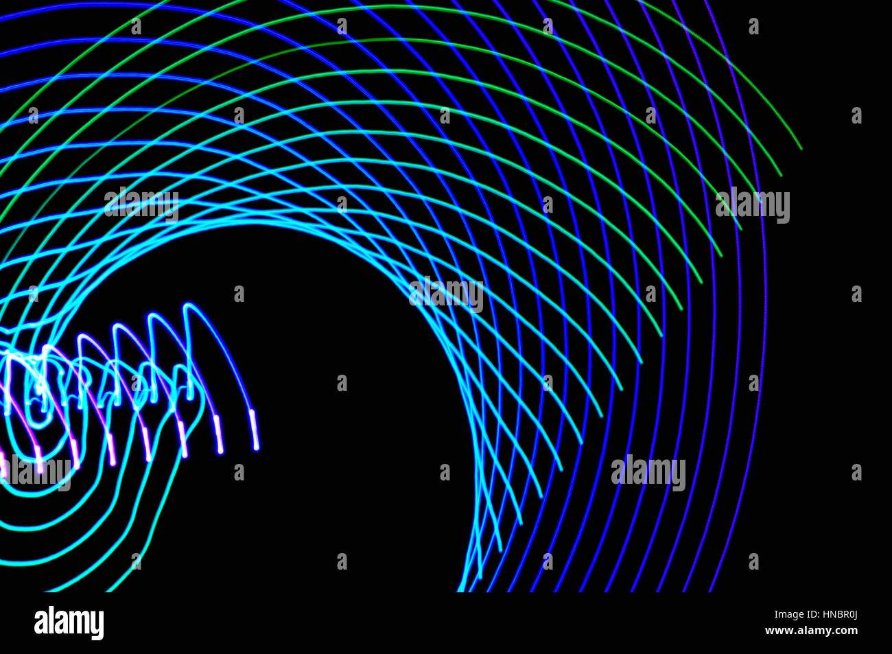 La pittura di luce. Abstract, futuristico, colorato con esposizione lunga, sfondo nero-23. Foto Stock