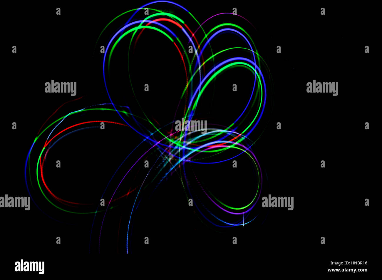 La pittura di luce. Abstract, futuristico, colorato con esposizione lunga, sfondo nero-30. Foto Stock