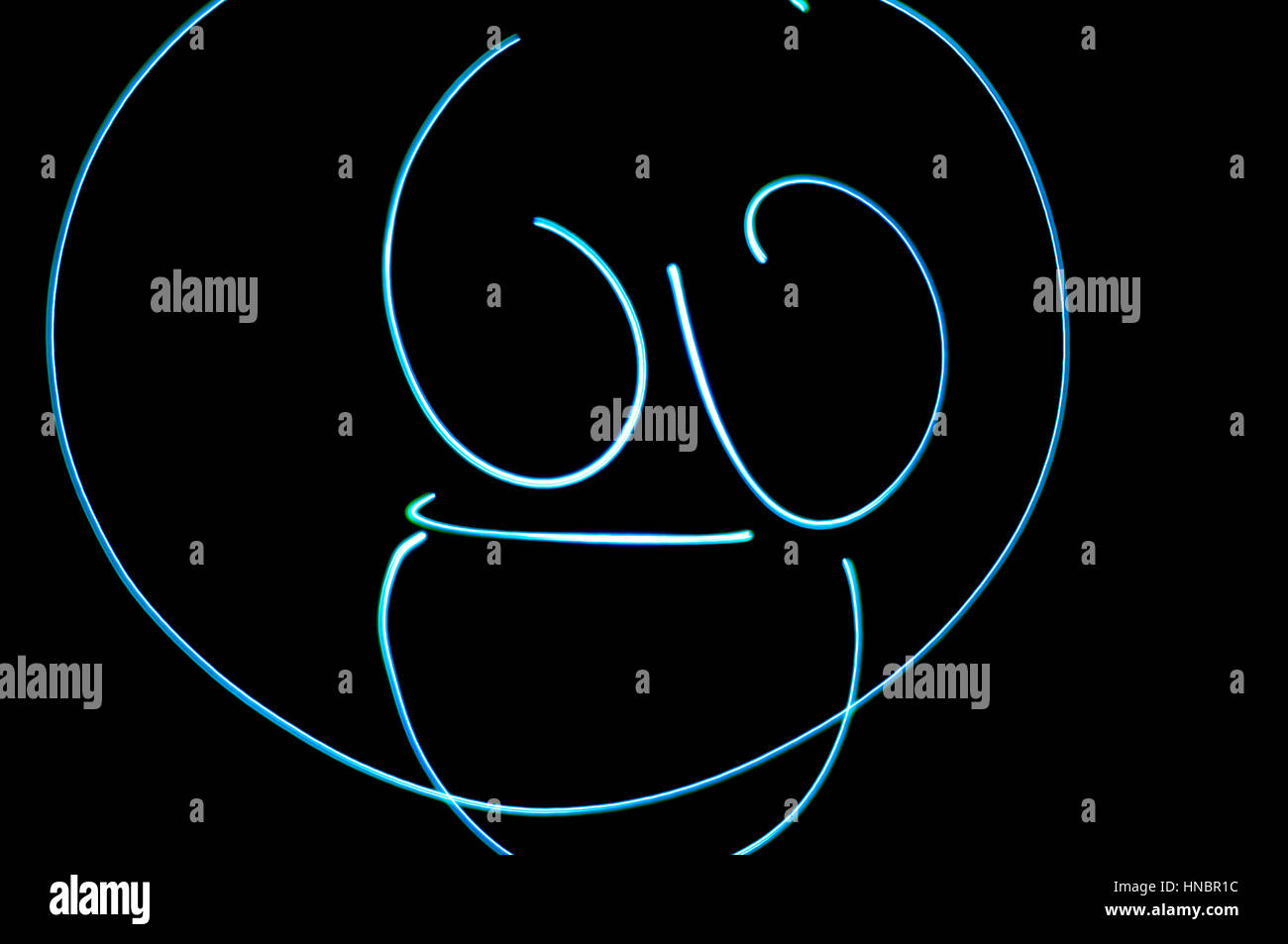 La pittura di luce. Abstract, futuristico, colorato con esposizione lunga, sfondo nero-33. Foto Stock