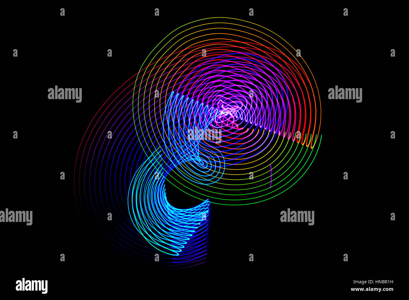 La pittura di luce. Abstract, futuristico, colorato con esposizione lunga, sfondo nero-36. Foto Stock