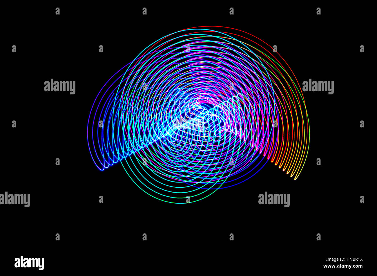 La pittura di luce. Abstract, futuristico, colorato con esposizione lunga, sfondo nero-37. Foto Stock
