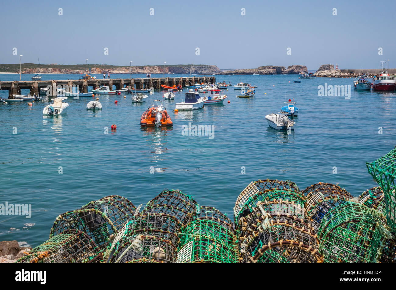 Il Portogallo, Algarve, Porto da Baleeira Sagres, vista del porto di pesca di Sagres Foto Stock