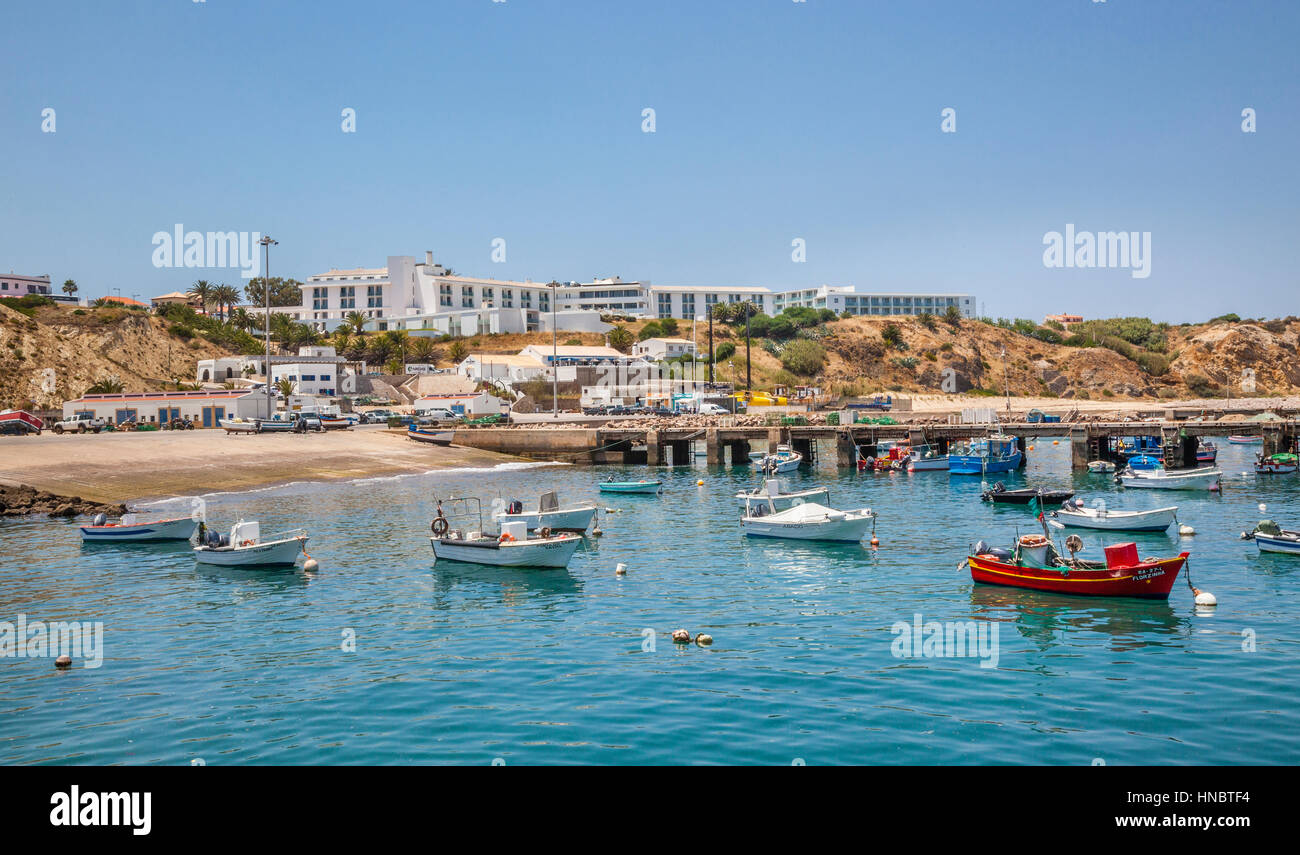 Il Portogallo, Algarve, Porto da Baleeira Sagres, vista del porto di pesca di Sagres Foto Stock