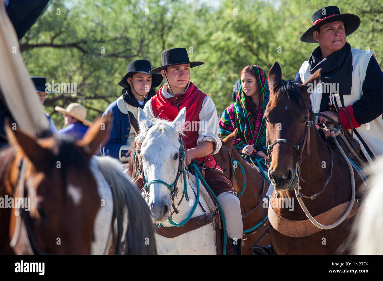 Tubac, Arizona - Anza giorni a Tubac Presidio State Historic Park. Cavalieri in costume re-emanare nel 1775 la spedizione di esploratore spagnolo Juan Bautista de un Foto Stock