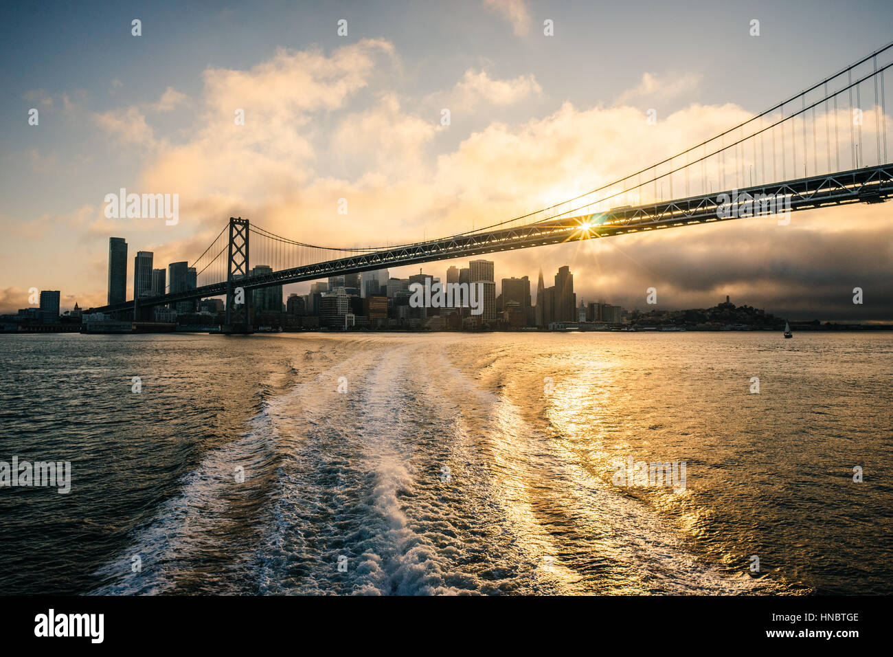 Bay Bridge al tramonto, San Francisco, California, Stati Uniti Foto Stock