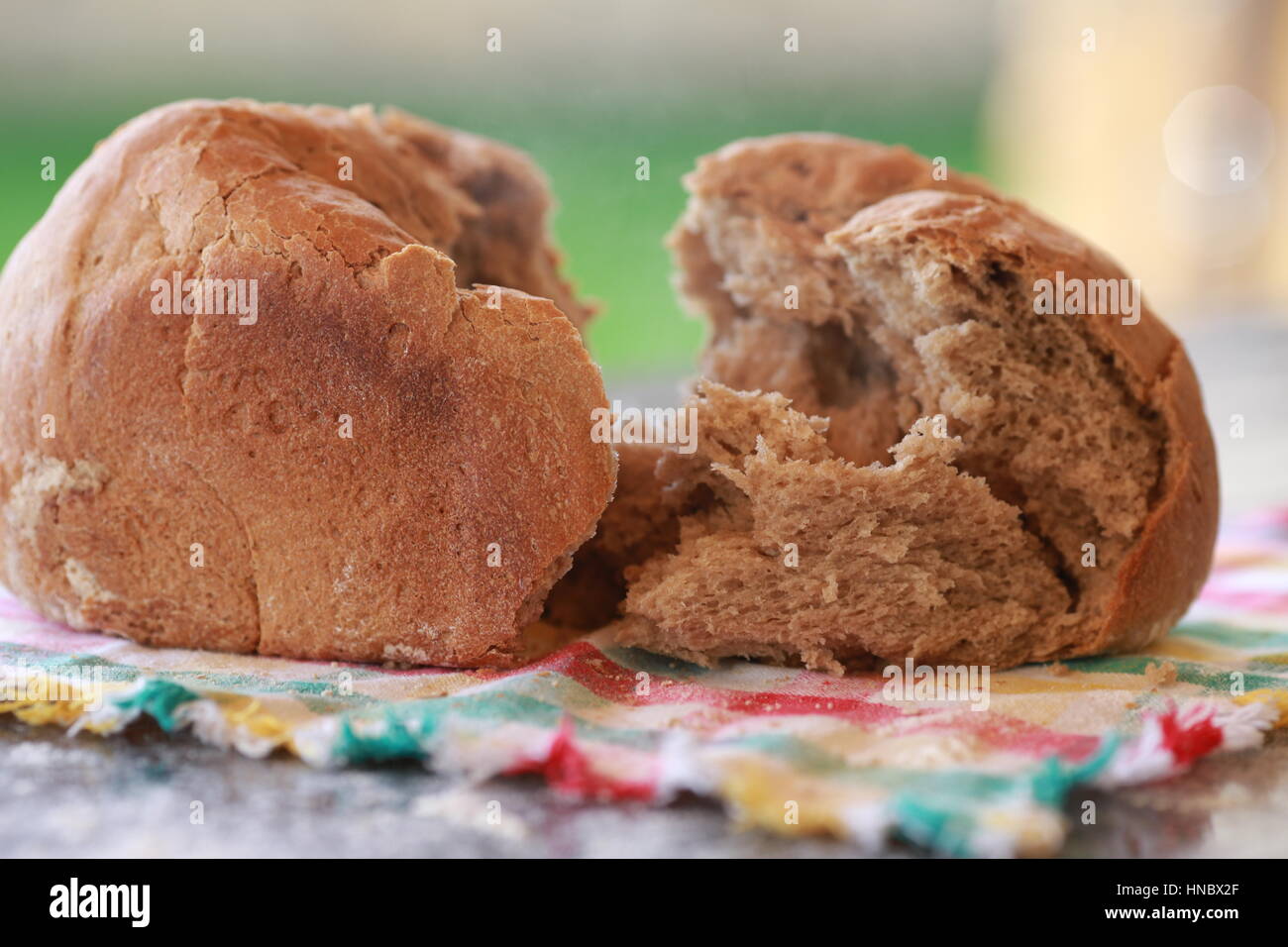 Pane fatto in casa sul rotolo igienico Foto Stock