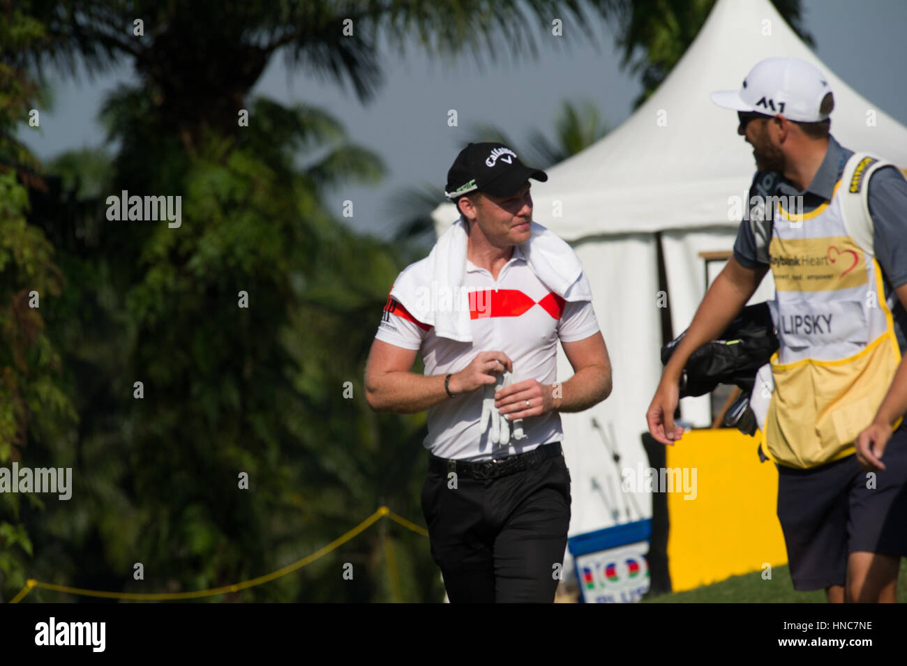 Kuala Lumpur, Malesia. Xi Febbraio 2017. Danny Willets passeggiando lungo il primo foro durante il round 3 del campionato Maybank 2017 Credit: Flashspix/Alamy Live News Foto Stock