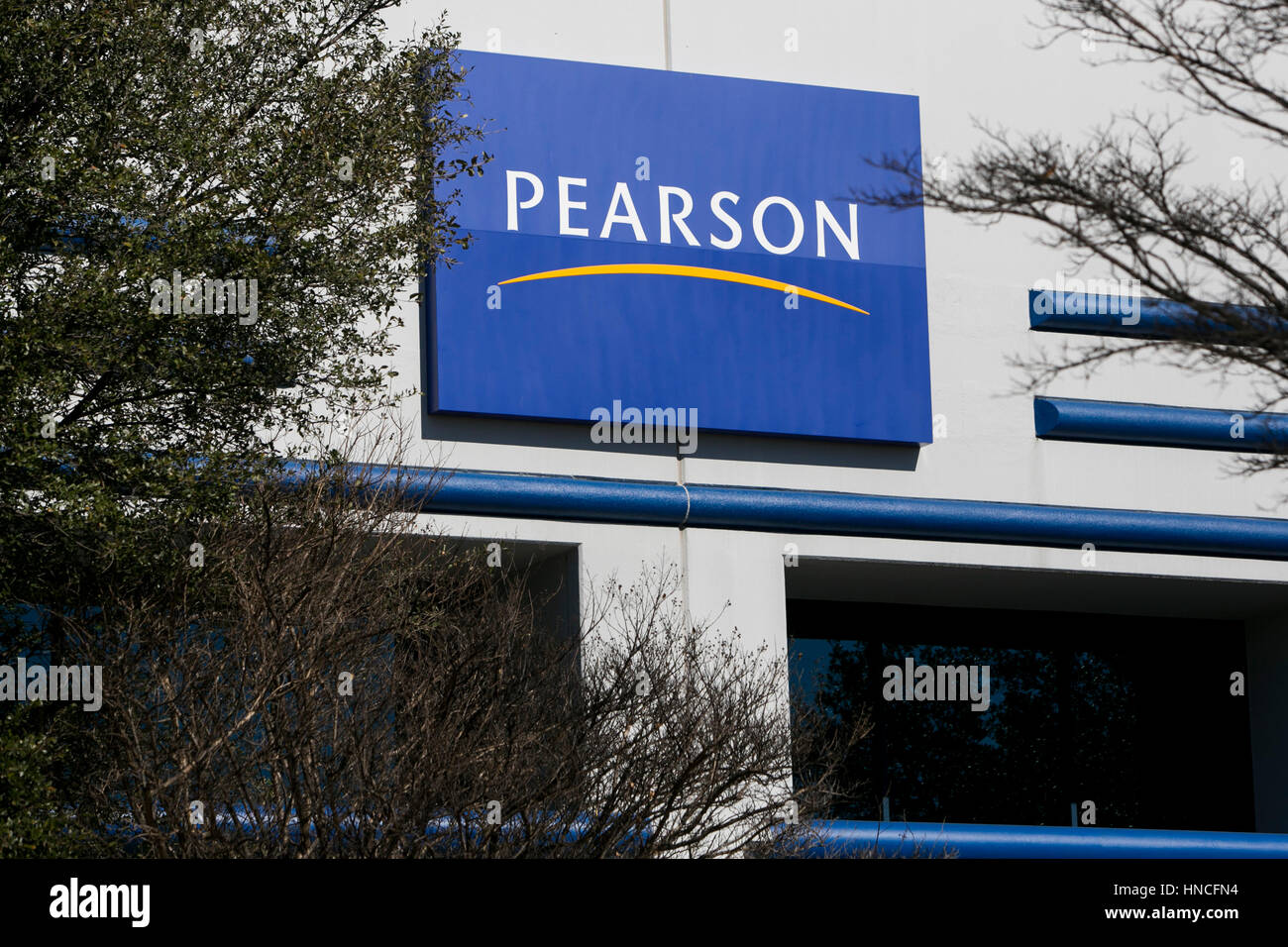 Un segno del logo al di fuori di una struttura occupata da Pearson PLC di Austin, in Texas, il 28 gennaio 2017. Foto Stock