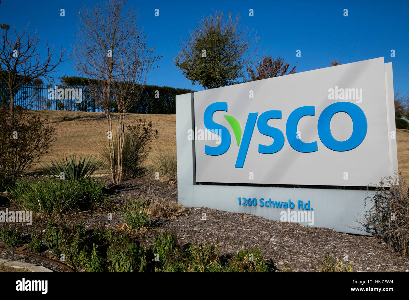 Un segno del logo al di fuori di una struttura occupata dal Sysco Corporation in Schertz, Texas, il 29 gennaio 2017. Foto Stock