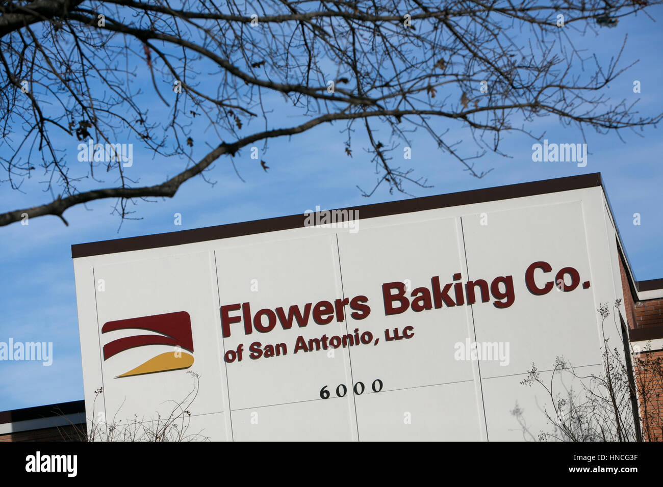 Un segno del logo al di fuori di una struttura occupata dai fiori Baking Company, una controllata di Fiori Cibi Corporation in San Antonio, Texas su Janua Foto Stock
