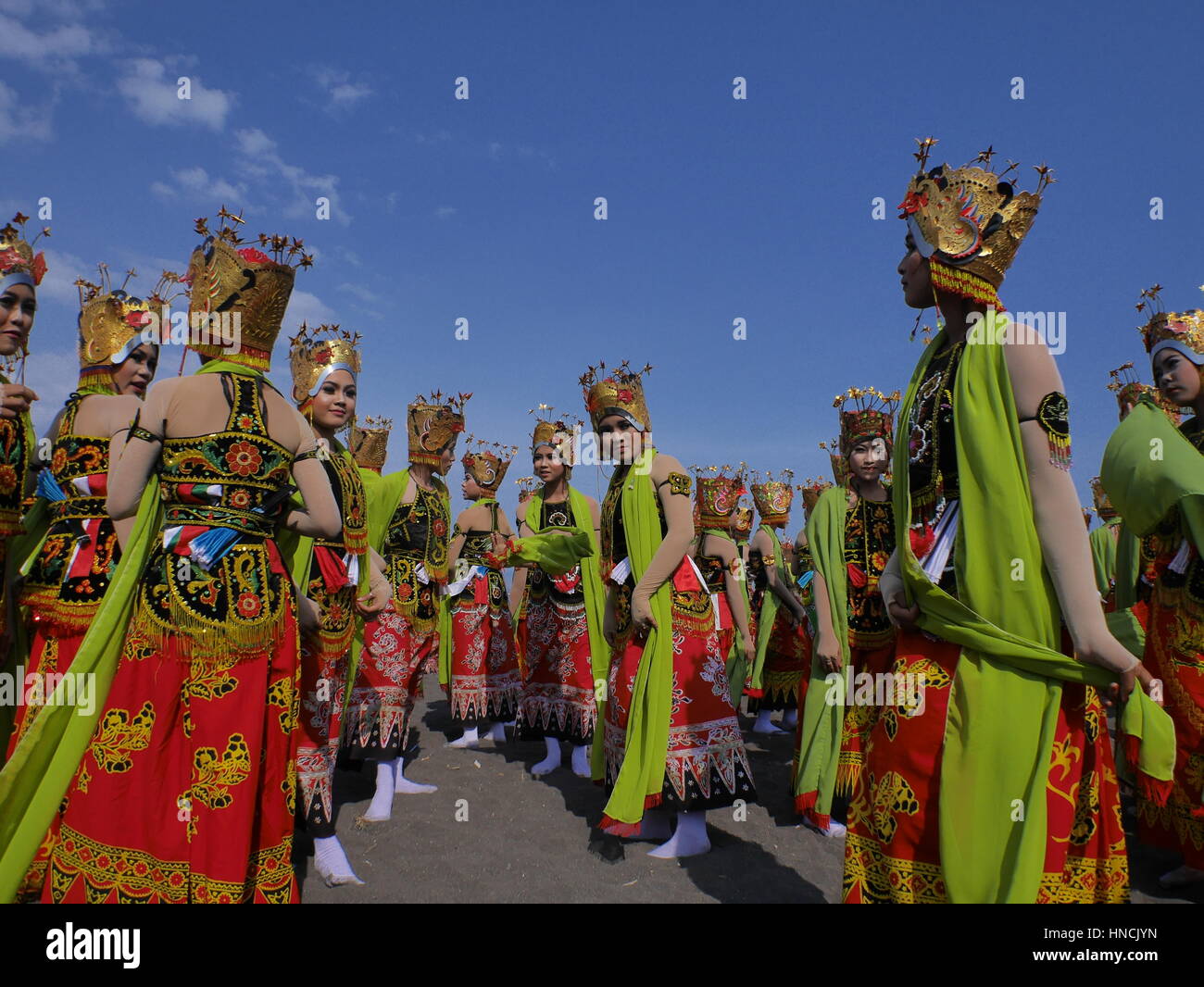 Indonesia, East Java, Banyuwangi, Cemara beach. Gandrung Sewu Festival nella spiaggia del braccio. Foto Stock