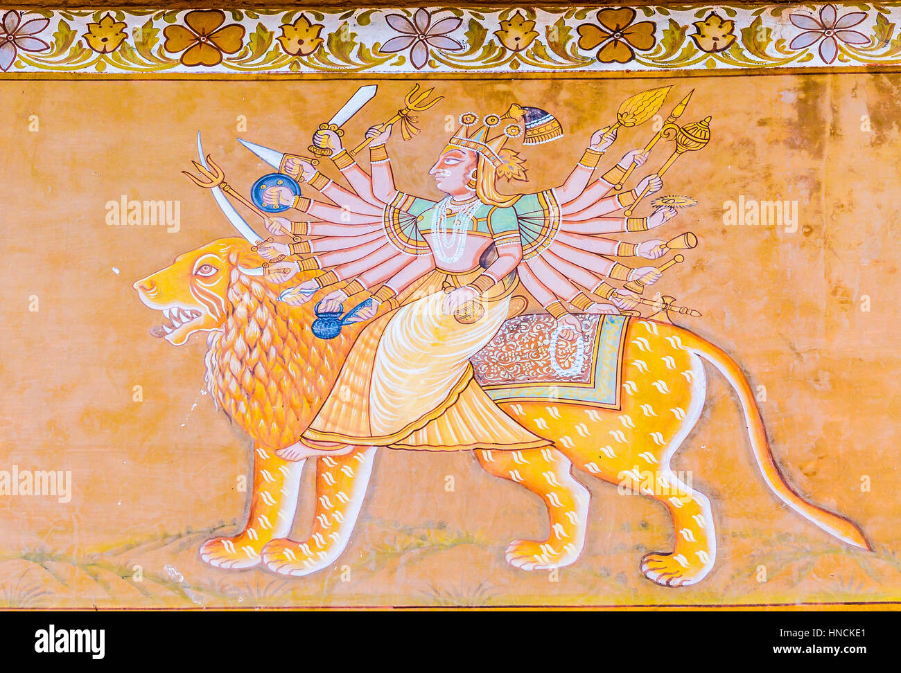 Un affresco al di fuori del Forte Mehrangarh raffigurante la dea Indù Durga. Foto Stock