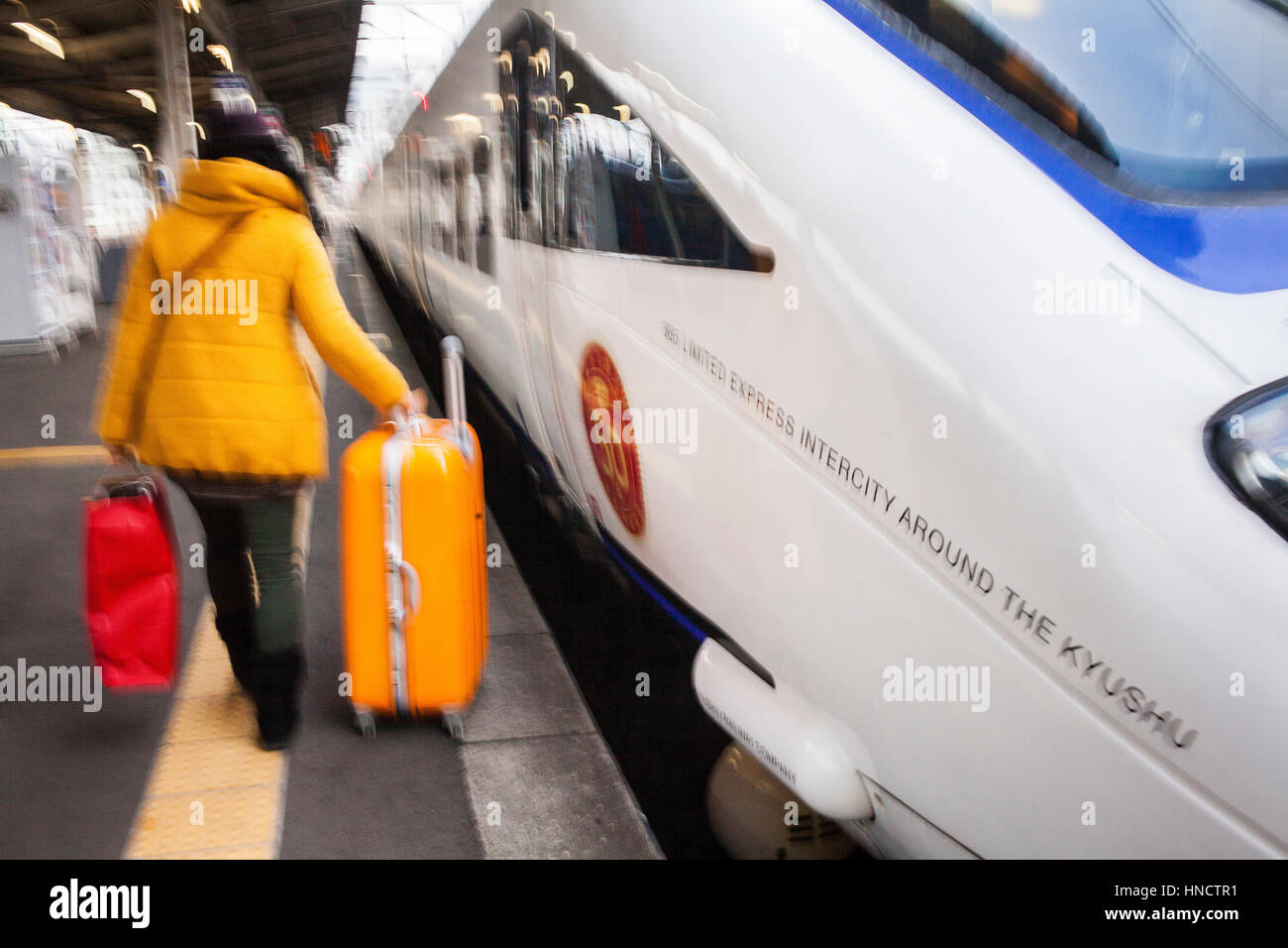 Alla stazione di Nagasaki,la stazione terminale di Nagasaki principale linea ferroviaria è azionato dalla Kyushu azienda ferroviaria, di Nagasaki, Giappone. Foto Stock