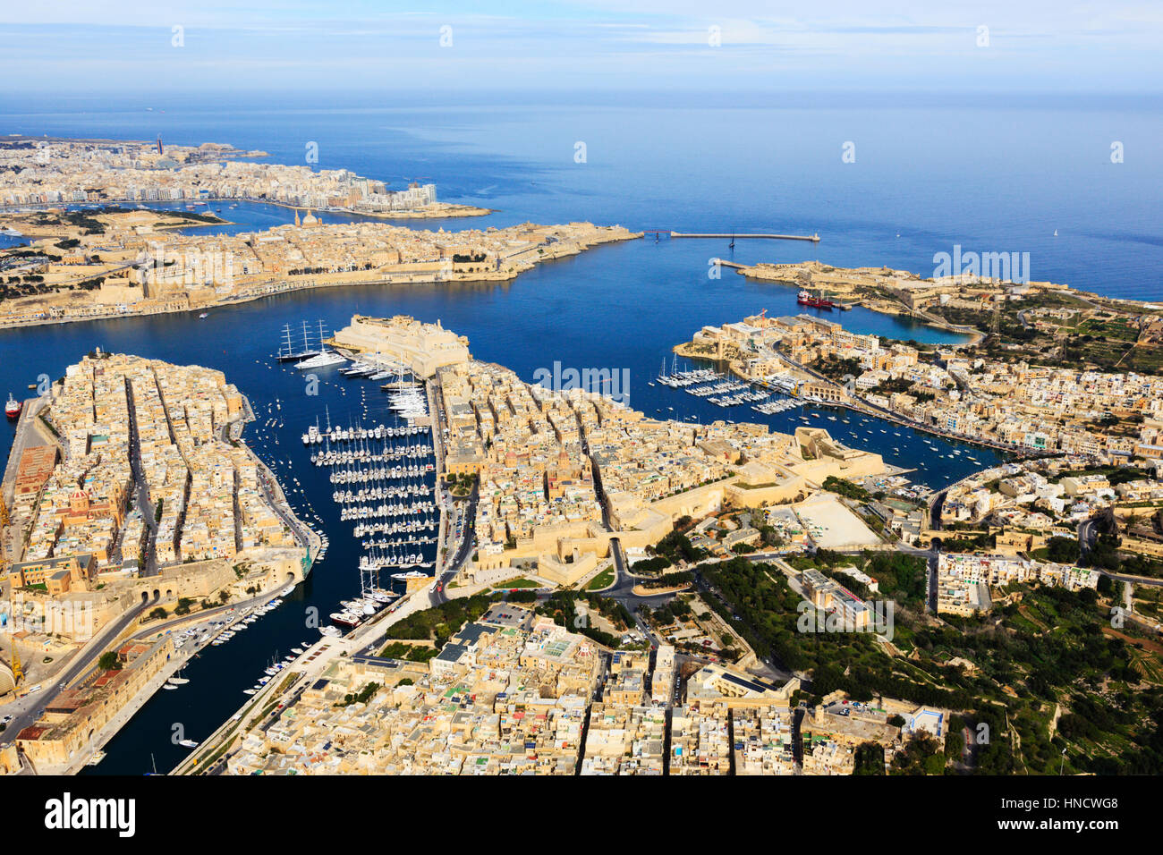 Vista aerea al di sopra di La Valletta e il Grand Harbour di Malta Foto Stock