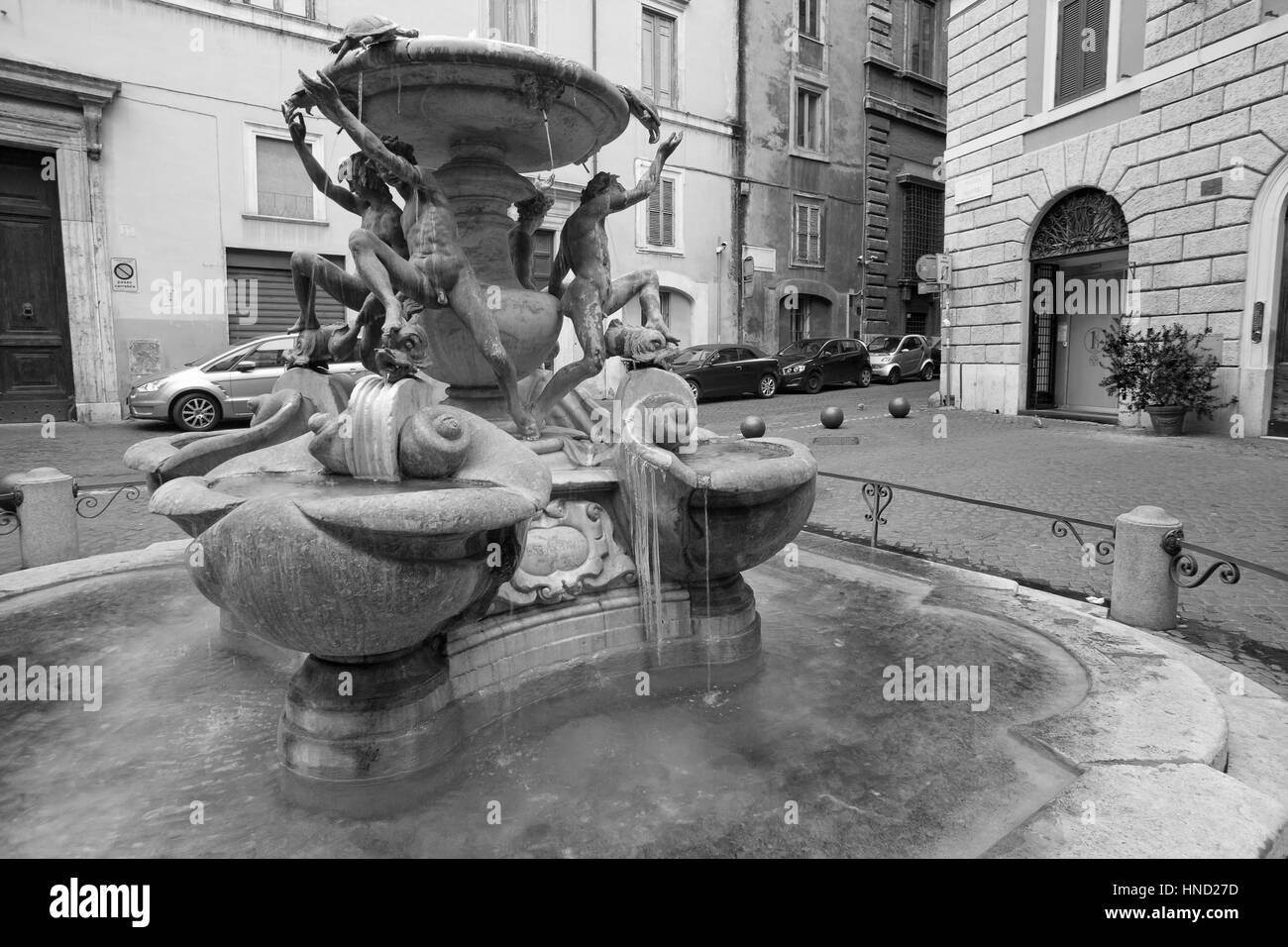 Roma, Italia - 8 Gennaio 2017: vista della Fontana delle Tartarughe con Icicle in Roma, Piazza Mattei Foto Stock