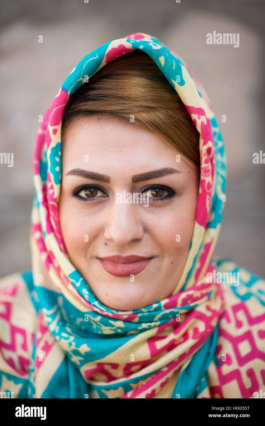 Ragazza iraniana vestito con il vecchio stile abiti tradizionali, kandovan, Iran Foto Stock