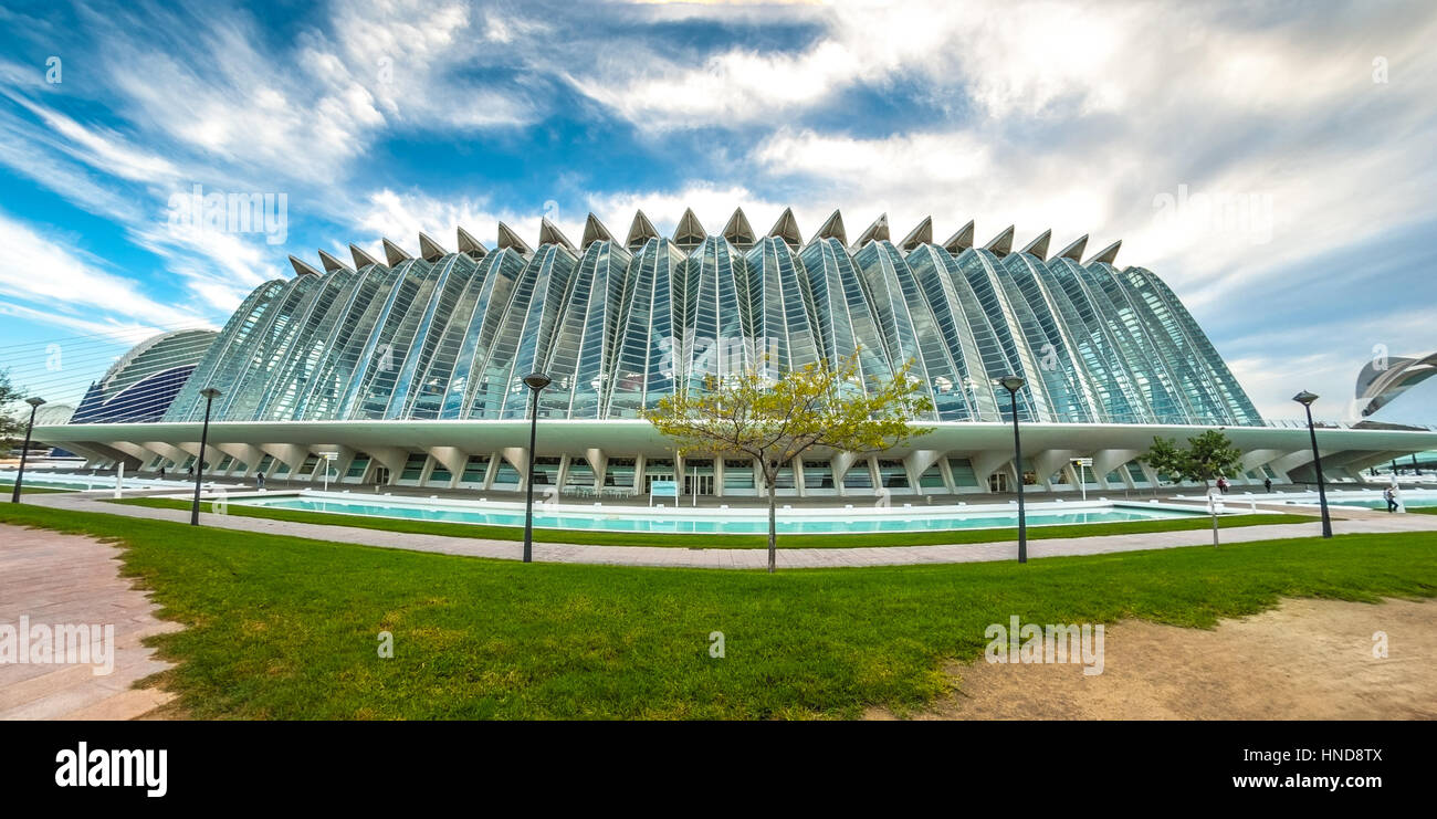 Valencia, Spagna, 7 novembre 2013 - Turismo in Spagna. Lenta giornata presso il museo della scienza vede la luce il volume con solo una manciata di visitatori. Foto Stock