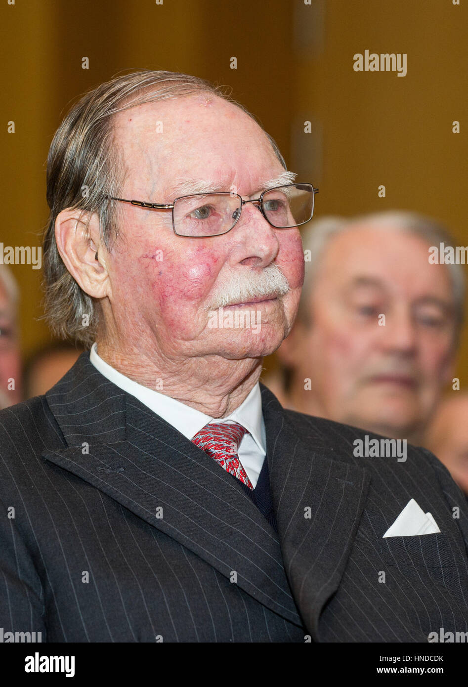 Lussemburgo Grand Duc Jean (c) è raffigurato durante la celebrazione del cinquantesimo anniversario dei veterani del Lussemburgo i lavoratori antincendio, Echternach, Foto Stock