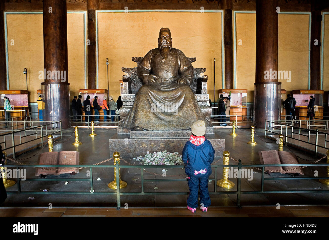 Ming, tombe, statua, scultura. Monumentale statua dell'Imperatore Yongle. Tomba Chang Ling,Beijing, Cina Foto Stock