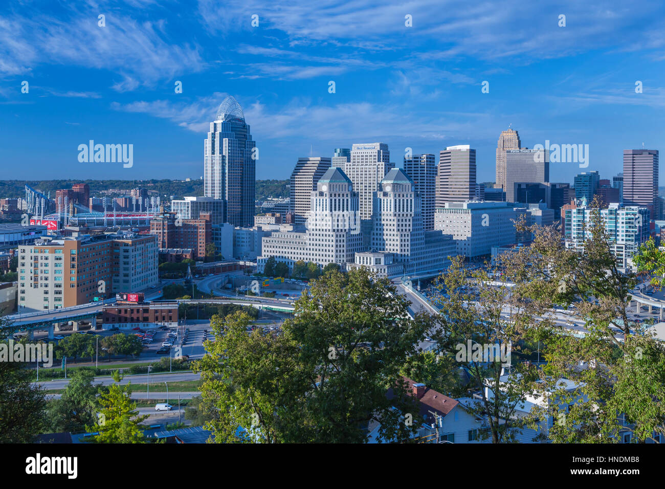 Lo skyline della città di Cincinnati, Ohio, Stati Uniti d'America. Foto Stock