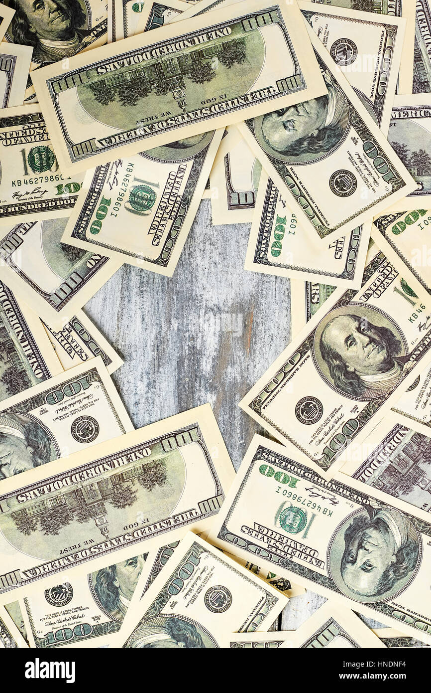 Di dollari su una superficie di legno. Foto Stock