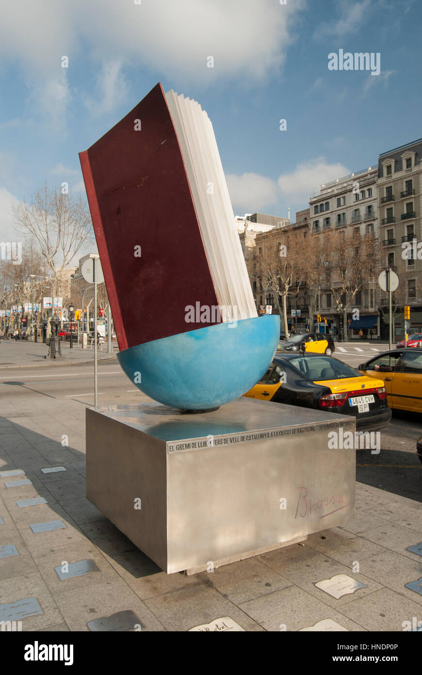 Arte di strada all' incrocio del Passeig de Garcia e Gra Vie de Les Corts Catalanes Foto Stock