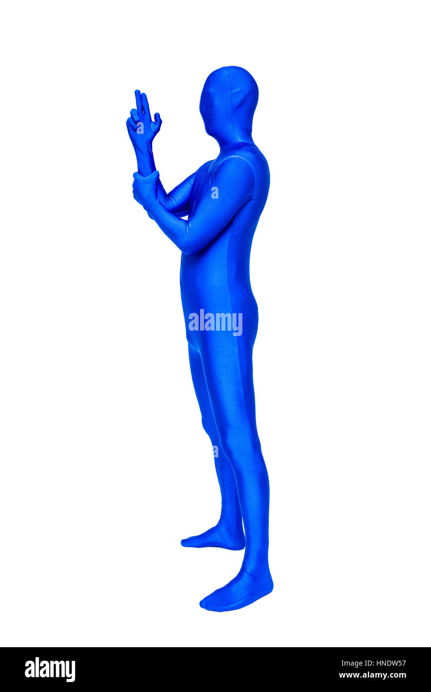 Misterioso uomo blu in morphsuit mostra la cottura di pistole isolato su bianco Foto Stock