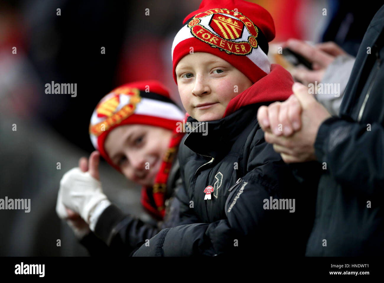 Il Manchester United fans in stand durante il match di Premier League a Old Trafford, Manchester. Foto Stock