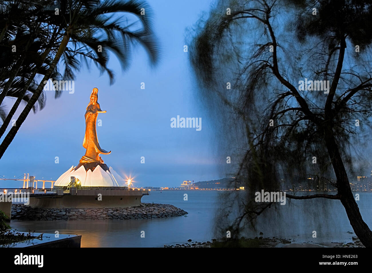 Kun Lam statua e Centro Ecumenico. È un centro ecumenico in cui sono disponibili informazioni sul Buddismo, Taoismo e Confucianesimo, Macau, Cina Foto Stock