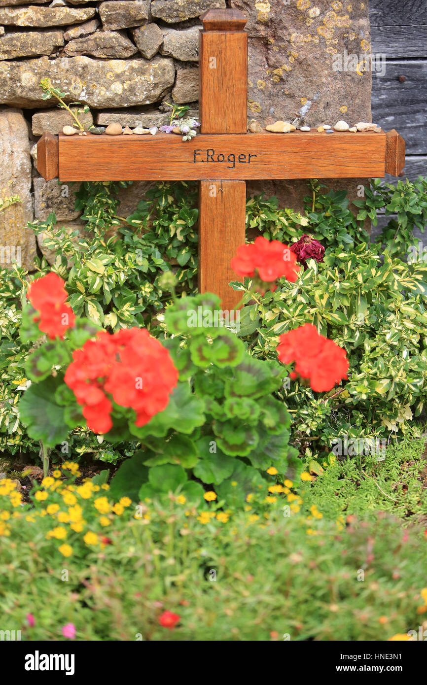 Tomba di frère Roger. Il cimitero. Comunità di Taizé. Foto Stock