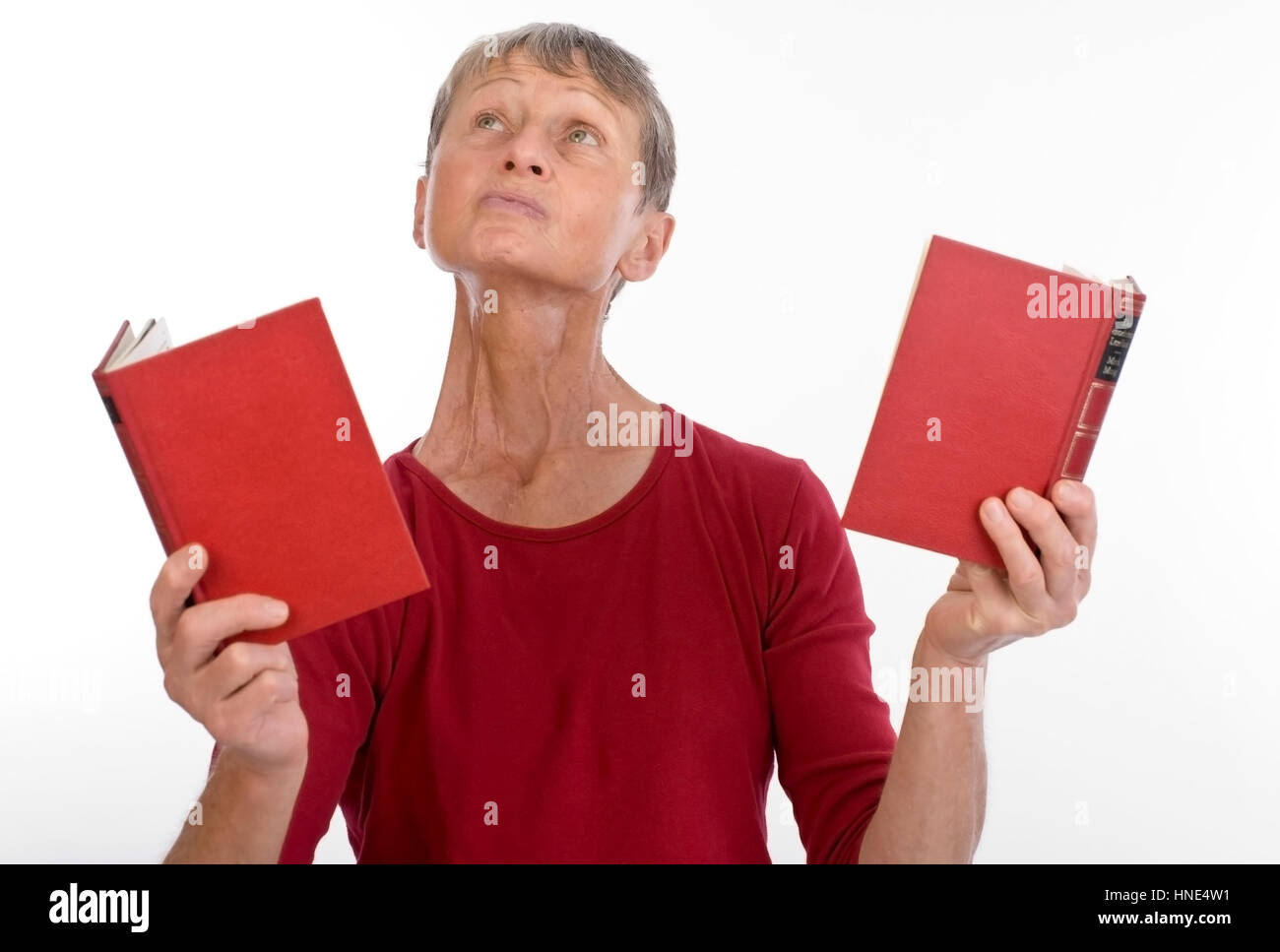 Modello di rilascio, Frau, 60+, mit Buechern - donna, 60 + , con libri Foto Stock