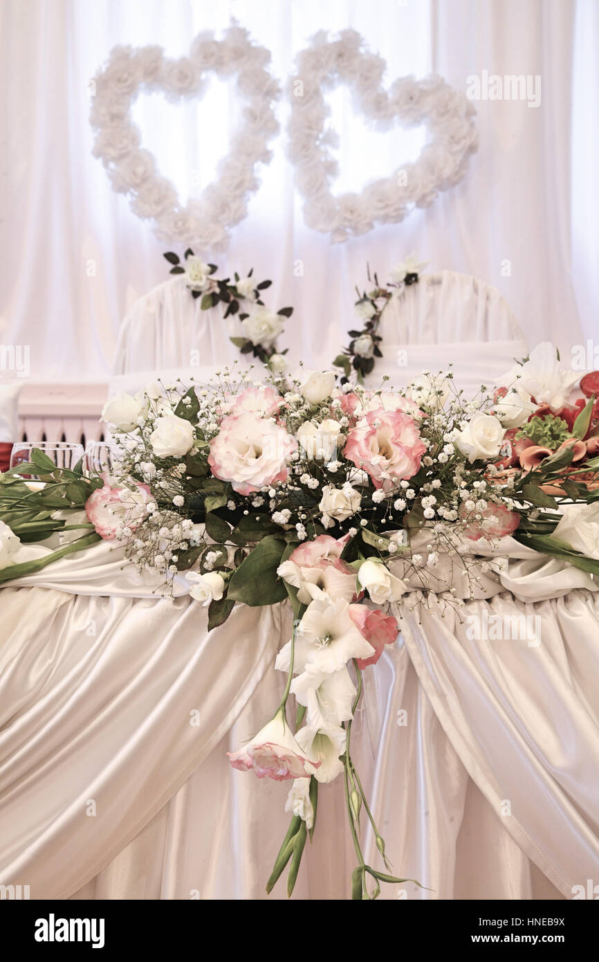 Decorazioni per matrimoni con fiori freschi Foto Stock